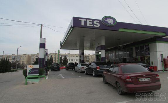 Очереди на заправках Севастополя: бензина хватит всем