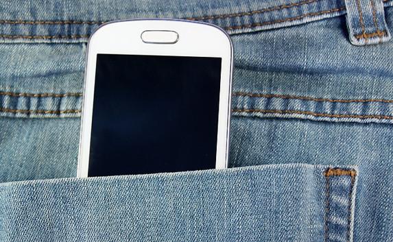 Опасно знакомиться в баре: девушка лишилась двух телефонов