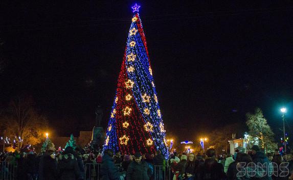 Новый год у городских ёлок встретили 20 тысяч севастопольцев