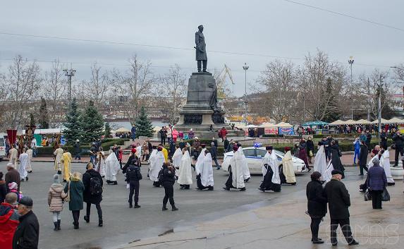 Меняйло вернёт парковку на площади Нахимова. Но только по будням