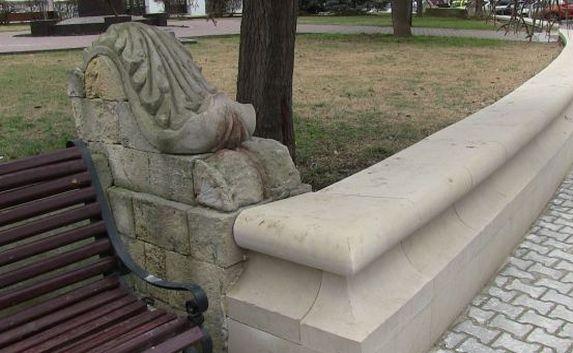 Власти: Парапет у памятника Сенявину «настоится» и станет крымбальским