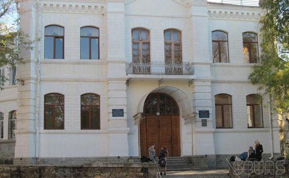 Одну из школ Севастополя закрыли на карантин из-за гриппа