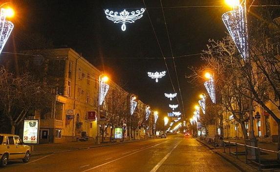 В Севастополе заработало уличное освещение