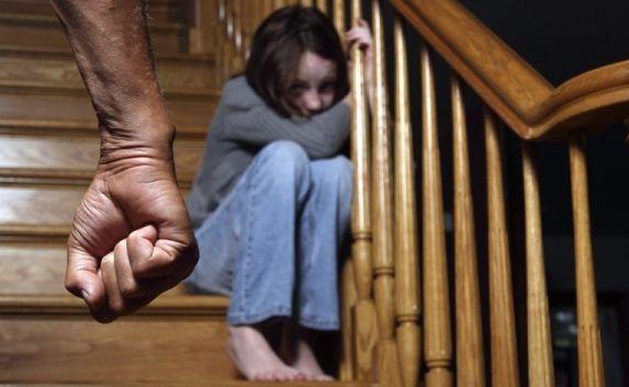 Крымчанин пытался изнасиловать семилетнюю дочь
