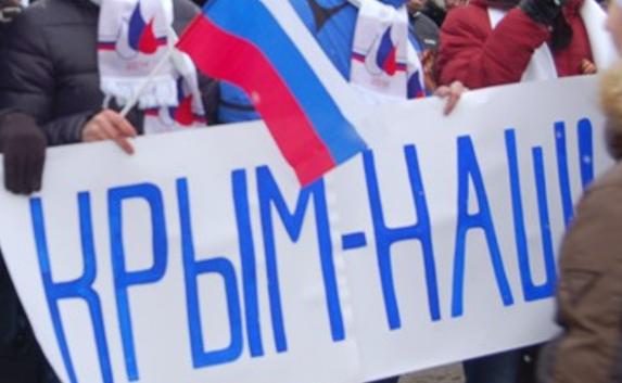 Болельщика оштрафовали за плакат «Крым — наш» в России