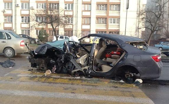 Toyota на большой скорости влетела в столб на Дмитрия Ульянова