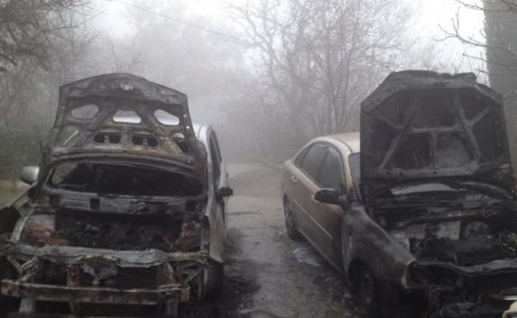 Массовые поджоги автомобилей в Ялте: 12 случаев за ночь