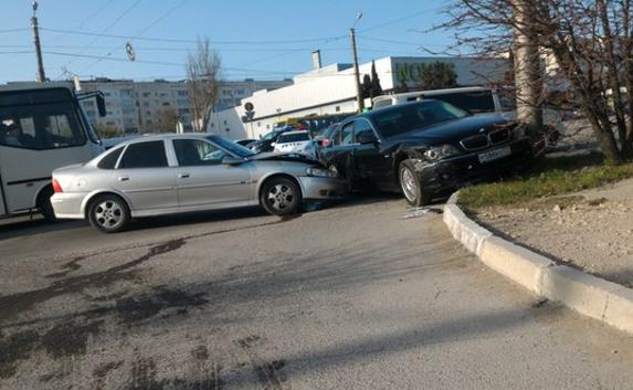 ДТП на Вакуленчука: водитель BMW неудачно повернул