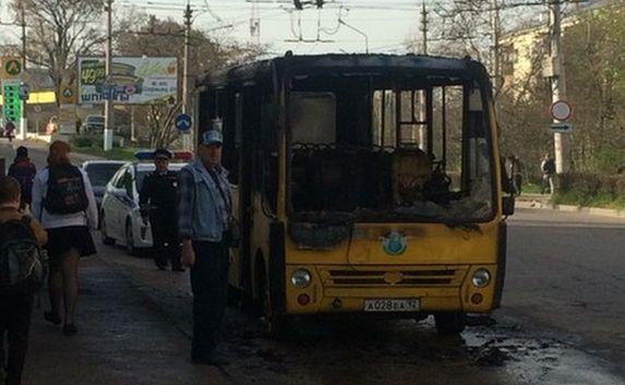 В Севастополе сгорел пассажирский автобус