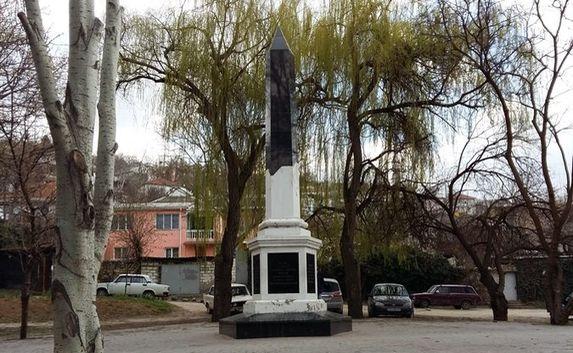 ​В Севастополе облили кислотой памятник жертвам депортации