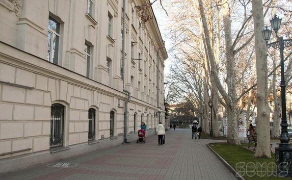 Разноцветные фасады в центре Севастополя запретят?