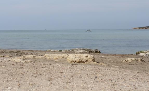 Наркоман обокрал туриста-«дикаря» на пляже «Инжир»