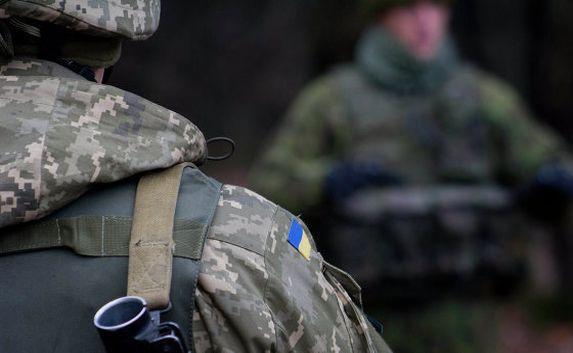 СМИ: На границе с Крымом Украина выстраивает бронетехнику