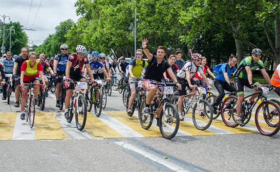 Фестиваль «ВелоПобеда» собрал около тысячи велосипедистов