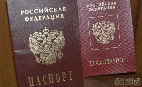 «Раздатчиков» российских паспортов в Крыму уже наказывают