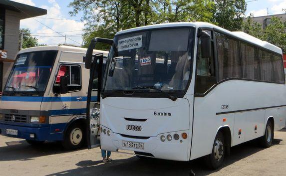 Дополнительные автобусы запустят в курортные города Крыма