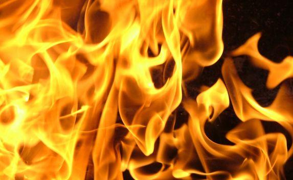 Пожар в Белогорске: сотрудники МЧС спасли мужчину