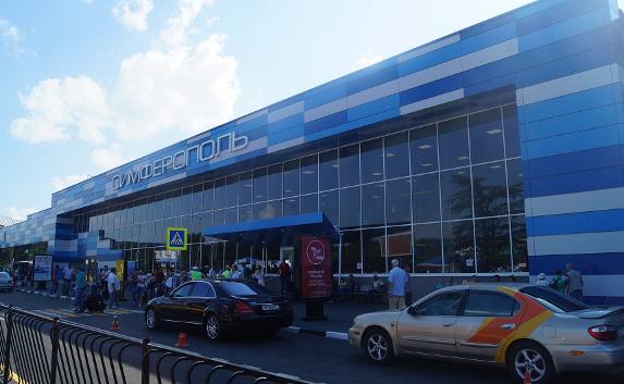 Массово отменяются рейсы в аэропорту Симферополь