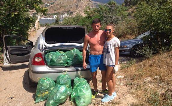 Всё в наших руках: севастопольцы убрали мусор на пляже в Балаклаве 