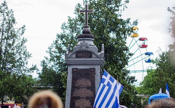 Памятник Греческому легиону установили в Севастополе