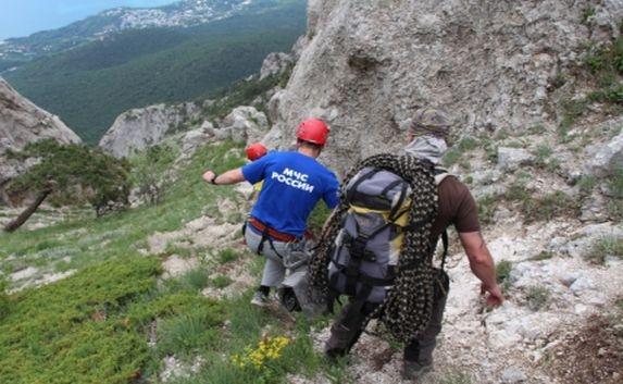 Крымские спасатели нашли заблудившегося в горах туриста