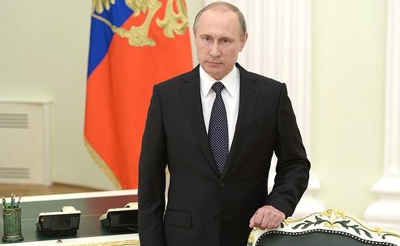 Путин выступил с видеообращением к Олланду и народу Франции