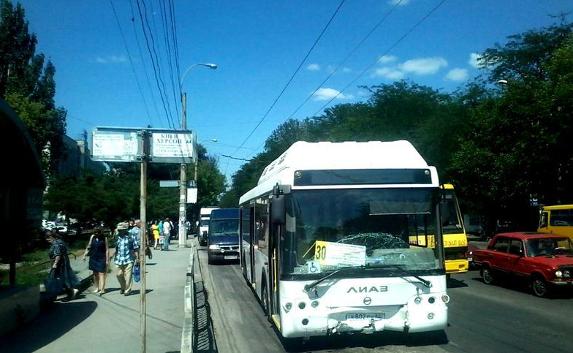 Автобус «ЛиАЗ» в Симферополе попал в ДТП в первый день работы