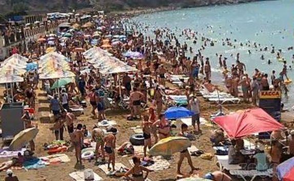 Пляжи Крыма похожи на муравейник от количества туристов. Фотофакты
