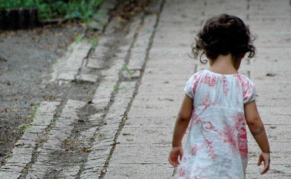 Четырёхлетняя девочка ночью гуляла одна по Севастополю
