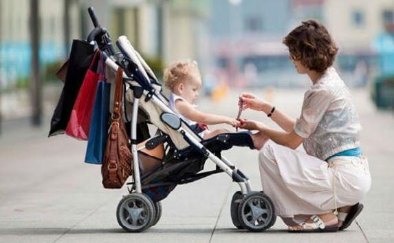 Мамочку с детьми и коляской водитель не пустил в «топик» в Севастополе