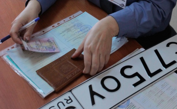 Треть автомобилистов Севастополя ещё не сменили украинские госномера