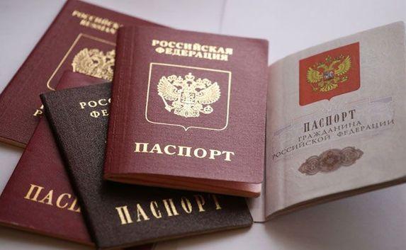 Жительница Севастополя занималась изготовлением российских паспортов