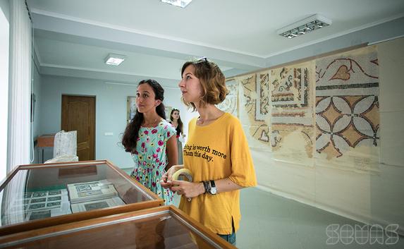 Выставка «Херсонесская мозаика» открылась ко Дню крещения Руси