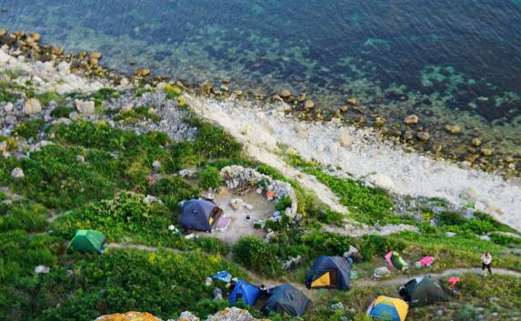 Детский палаточный лагерь в Балаклаве требуют закрыть