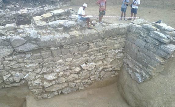 Античную крепость обнаружили в ходе раскопок в Крыму