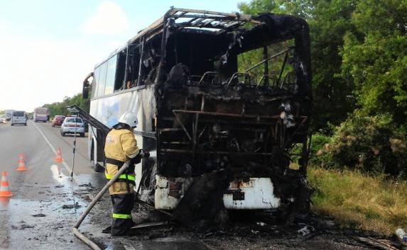 Автобус Сочи-Севастополь с 41 пассажиром загорелся в Крыму