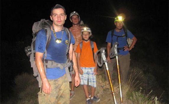 Спасатели эвакуировали юношу и мальчика с горы Аю-Даг