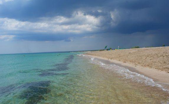 На крымском пляже субботник превратят в пляжную вечеринку