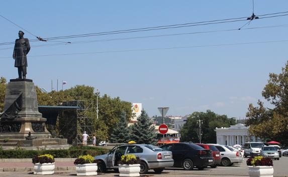 Что думают о возвращении парковки на Нахимова севастопольцы?