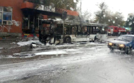 Утром в Симферополе чуть не сгорел троллейбус