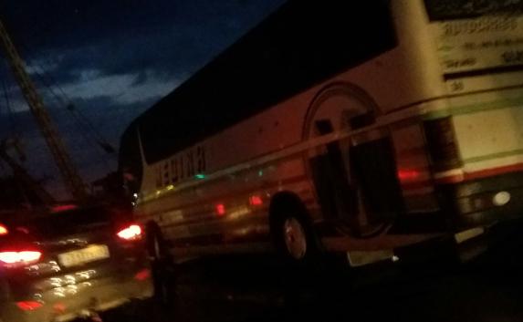 Соцсети: в ДТП «сошлись» джип, троллейбус и экскурсионные автобусы
