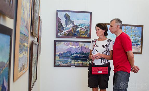 Выставка мариниста Алексея Петрухина открылась в музее