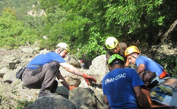 Крымские спасатели оказали помощь трём мужчинам в горах