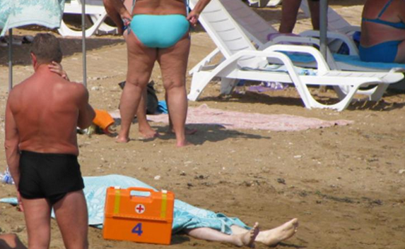На пляже в Феодосии погиб мужчина — спасатели отсутствовали