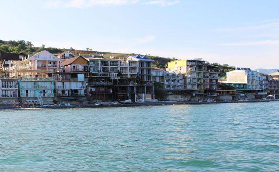 В Крыму приостановили сделки с недвижимостью в прибрежной зоне