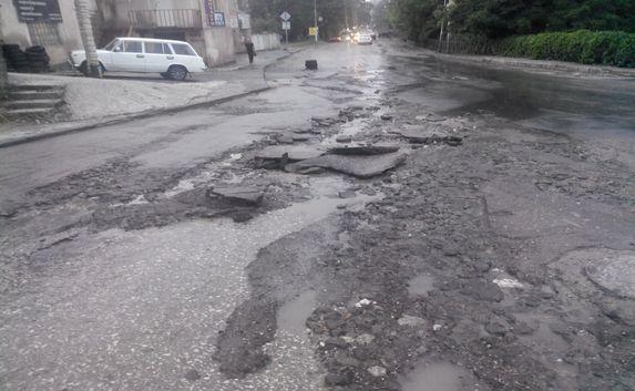 Новые дороги в Крыму начали разрушаться после дождей