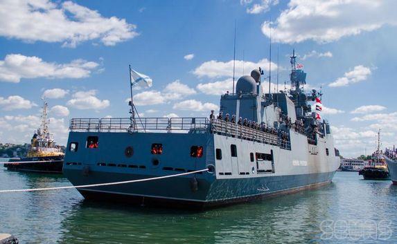«Адмирал Григорович» отрабатывает взлёты и посадки вертолётов в море