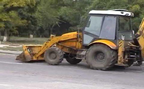 Гонщика на тракторе «обезвредили» сотрудники ГАИ в Симферополе