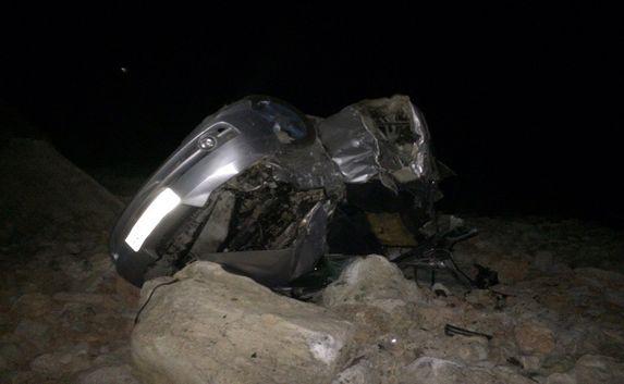 Машина упала с 20-метрового обрыва в Севастополе: пострадала девушка