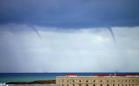 Севастопольцы стали свидетелями двух торнадо над морем (фото)